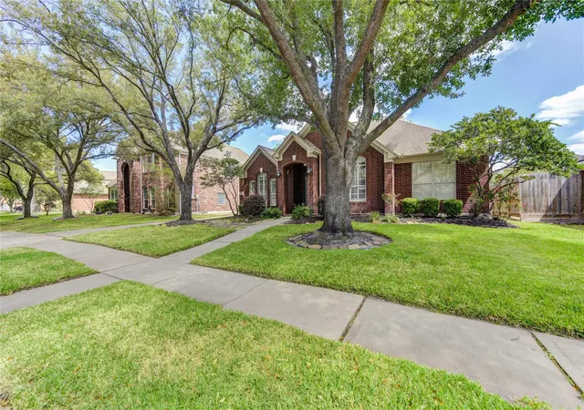 Photo 2 of Single family home for sale at 11826 Cyn Mills Dr, Houston, TX 77095 | MLS# 27304380 | Listing updated on 2026-09-10