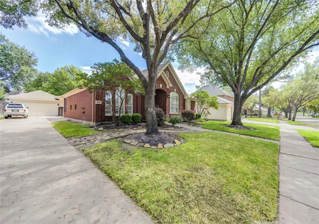 Photo 3 of Single family home for sale at 11826 Cyn Mills Dr, Houston, TX 77095 | MLS# 27304380 | Listing updated on 2026-09-10