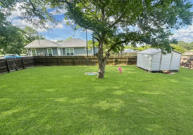 22nd image of 704 S Market St, Flatonia, TX 78941 | MLS# 84756555