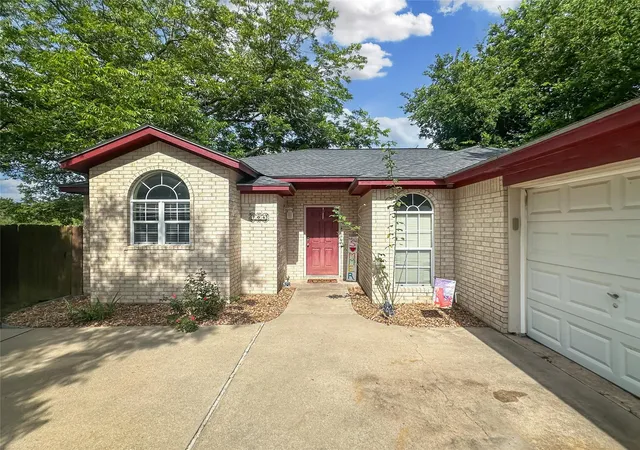 2nd image of 704 S Market St, Flatonia, TX 78941 | MLS# 84756555