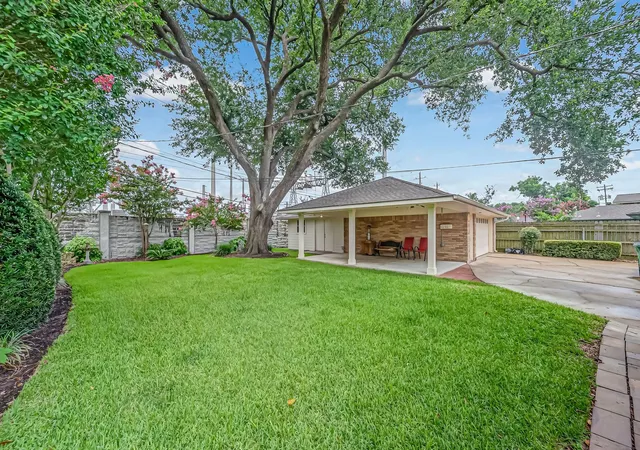 Photo 4 of Single family home for sale at 1330 Foxwood Rd, Houston, TX 77008 | MLS# 80945194 | Listing updated on 2026-09-06
