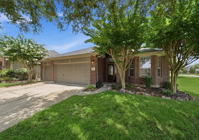 Photo 2 of Sale Pending at 8911 Henrico Ln, Rosenberg, TX 77469 | MLS# 16435116 | Listing updated on 2026-10-01