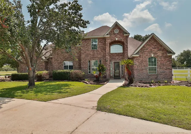Photo 2 of Single family home for sale at 19907 Stone Lake Cir, Tomball, TX 77377 | MLS# 13844559 | Listing updated on 2026-08-25