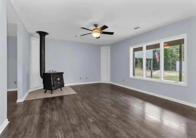 5th image of 586 Diggs Rd Rd, Willis, TX 77378 | MLS# 55979748