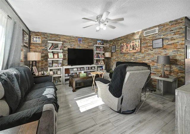 2nd image of 7911 Kendalia Dr, Houston, TX 77036 | MLS# 39764515