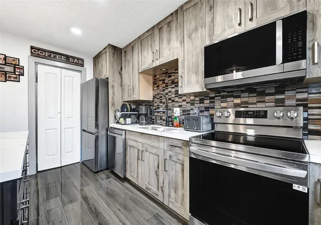 4th image of 7911 Kendalia Dr, Houston, TX 77036 | MLS# 39764515