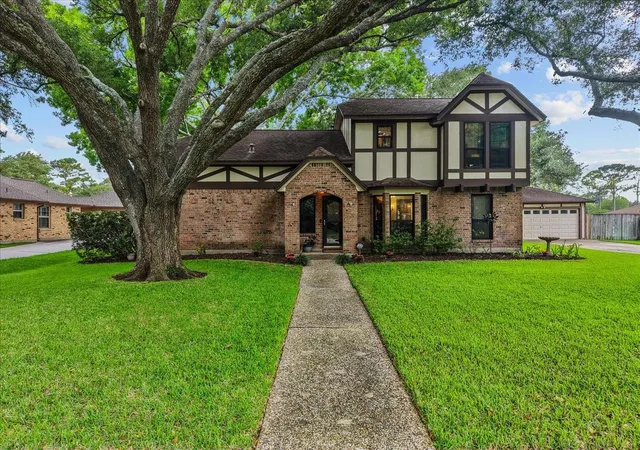 Photo 1 of Single family home for sale at 1810 Hunt Dr, Friendswood, TX 77546 | MLS# 83050415 | Listing updated on 2026-09-05