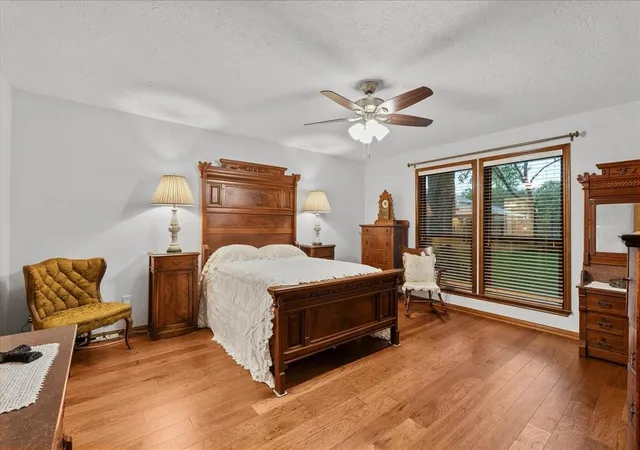 Photo 3 of Single family home for sale at 1810 Hunt Dr, Friendswood, TX 77546 | MLS# 83050415 | Listing updated on 2026-09-05