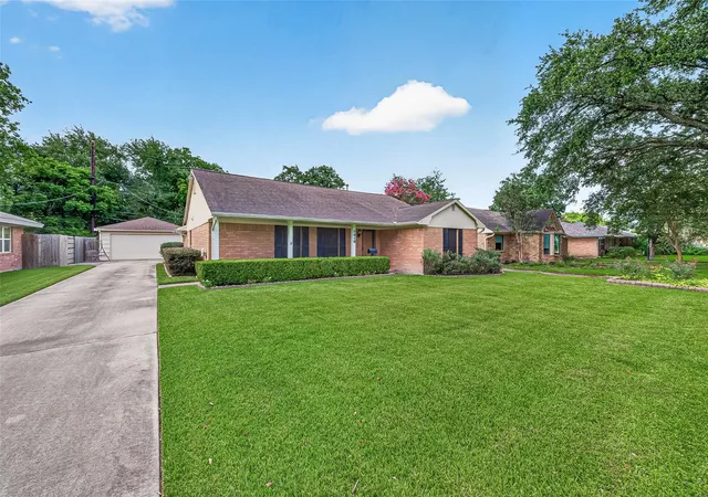 Photo 2 of Single family home for sale at 5610 Belrose Dr, Houston, TX 77035 | MLS# 2284486 | Listing updated on 2026-08-10