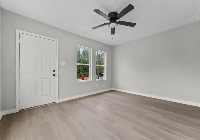 4th image of 7425 Avenue E, Houston, TX 77011 | MLS# 94025717