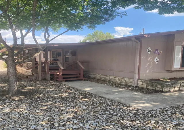 Photo 3 of Single family home for sale at 55 Maple Rd S, Kerrville, TX 78028 | MLS# 35821506 | Listing updated on 2026-08-29