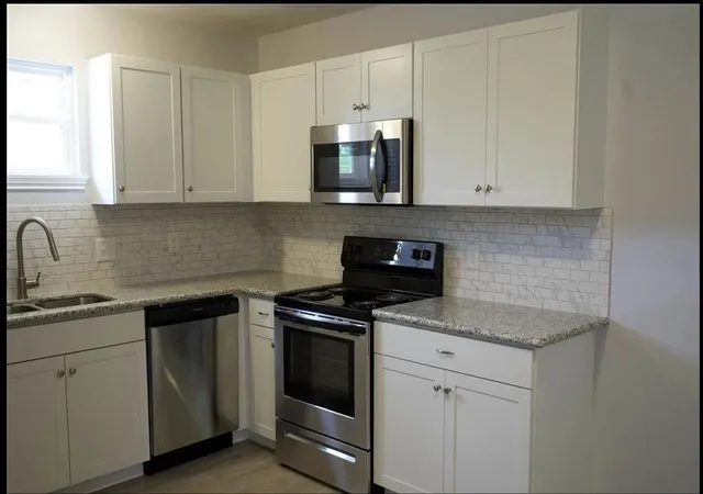 Listing Photo 5 - Condo for sale in building located at 7307th Ave Over, Santa Fe, TX 77510