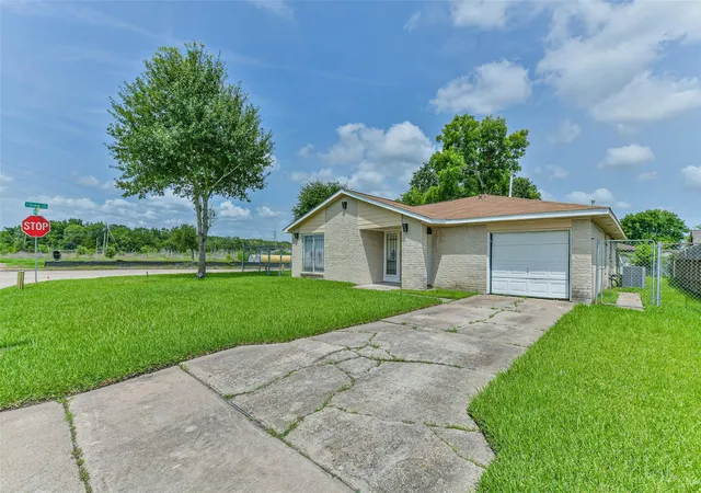 Photo 2 of Single family home for sale at 12203 Cape Hyannis Dr, Houston, TX 77048 | MLS# 80819198 | Listing updated on 2026-08-31