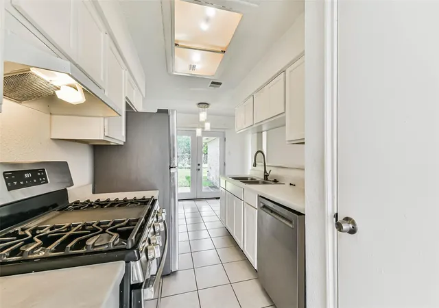 Photo 4 of Single family home for sale at 12203 Cape Hyannis Dr, Houston, TX 77048 | MLS# 80819198 | Listing updated on 2026-08-31