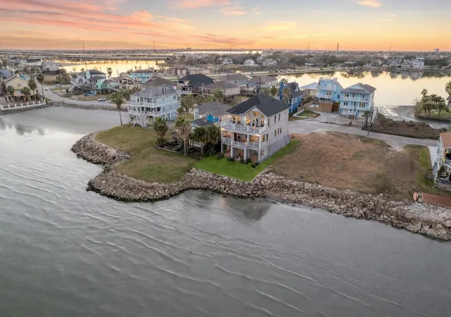Photo 4 of Single family home for sale at 1406 Todville Rd, Seabrook, TX 77586 | MLS# 52889760 | Listing updated on 2026-09-09