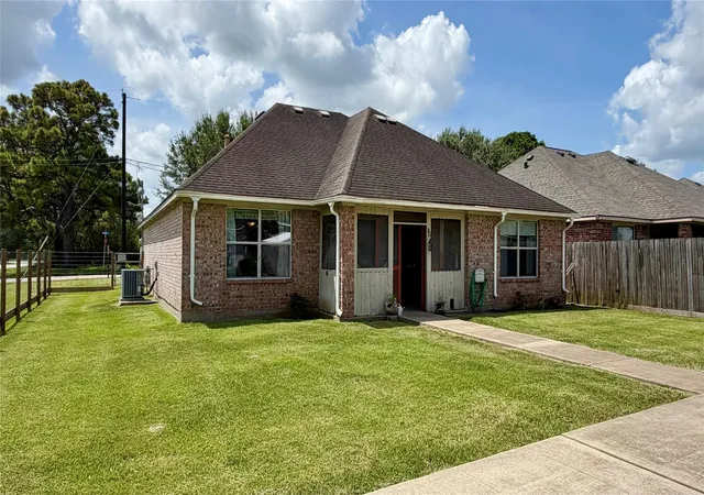 Photo 2 of Single family home for sale at 396 Newcom Ln, Sealy, TX 77474 | MLS# 92196781 | Listing updated on 2026-09-06
