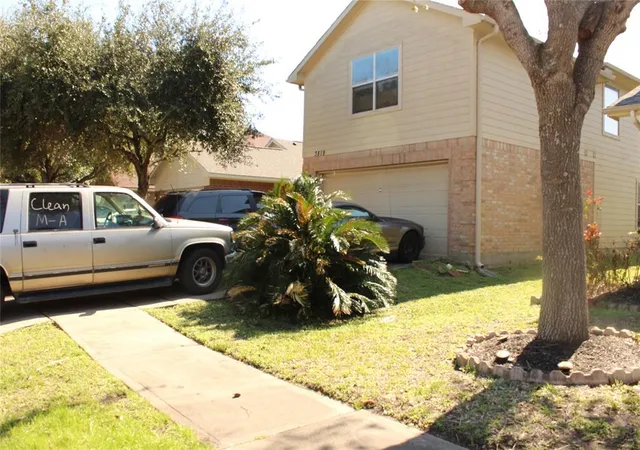 Photo 3 of Sale Pending at 3819 Aurora Mist Ln, Houston, TX 77053 | MLS# 85605286 | Listing updated on 2026-08-26