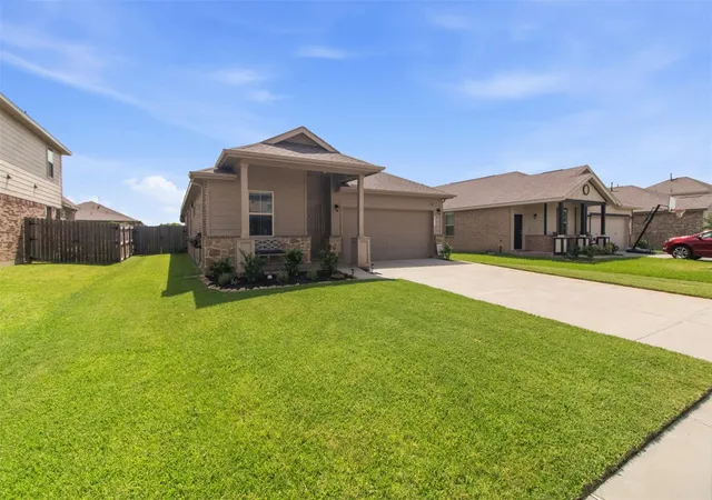 27th image of 411 Walnut Branch Dr, Baytown, TX 77523 | MLS# 37335507