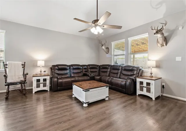 5th image of 411 Walnut Branch Dr, Baytown, TX 77523 | MLS# 37335507