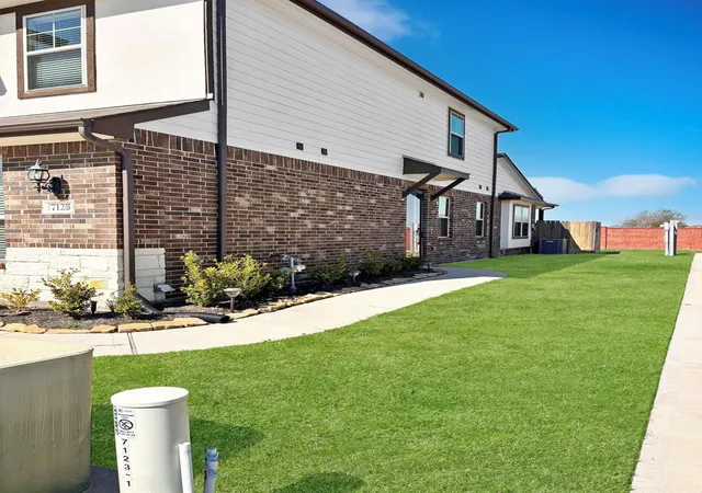 3rd image of 7123 Elgin St, Pearland, TX 77584 | MLS# 89901653