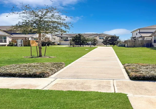 4th image of 7123 Elgin St, Pearland, TX 77584 | MLS# 89901653