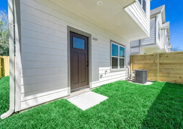 4th image of 2024 Hampton St, Houston, TX 77088