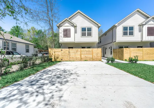 2nd image of 2024 Hampton St #A B, Houston, TX 77088 | MLS# 63008581