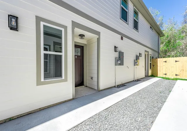 2nd image of 2024 Hampton St, Houston, TX 77088