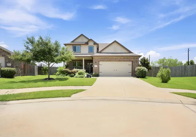 Homes for sale in La Marque, TX | 693 Forest Bend Ln, La Marque, TX 77568 | MLS# 65635366
