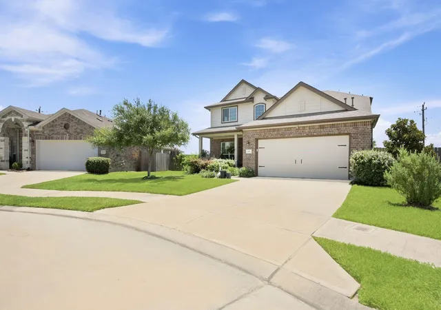 Homes for sale in La Marque, TX | 693 Forest Bend Ln, La Marque, TX 77568 | MLS# 65635366