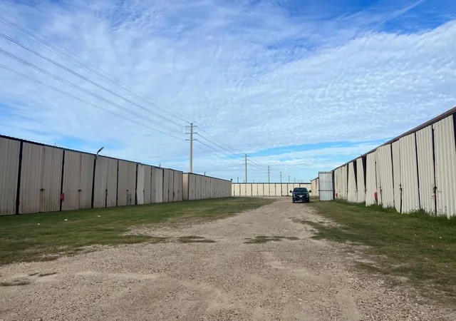 Listing Photo 4 - Condo for sale in building located at 3320 E Hwy 332, Freeport, TX 77541