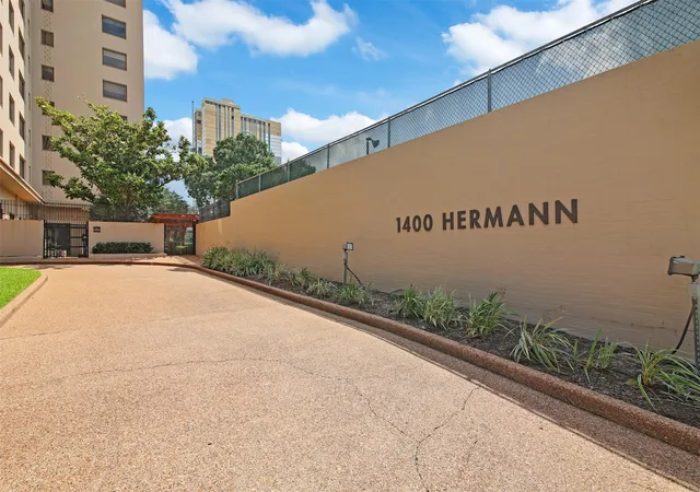 Homes for sale in Houston, TX | 1400 Hermann Dr #5A, Houston, TX 77004 | MLS# 79457412