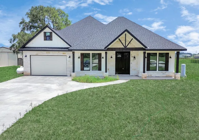 Photo 3 of Single family home for sale at 643 Lone Star Trl, Angleton, TX 77515 | MLS# 24556843 | Listing updated on 2026-08-25