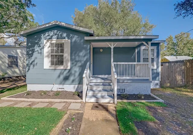 Photo 2 of Single family home for sale at 604 Ruth St, Baytown, TX 77520 | MLS# 82364572 | Listing updated on 2026-08-26