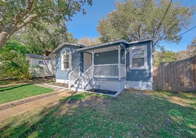 Photo 3 of Single family home for sale at 604 Ruth St, Baytown, TX 77520 | MLS# 82364572 | Listing updated on 2026-08-26