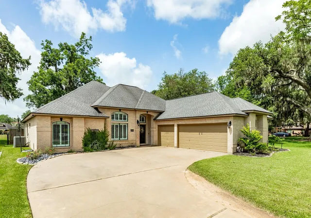 2nd image of 2286 Riverside Dr, West Columbia, TX 77486 | MLS# 20608571