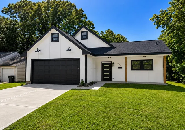1st image of 1010 Linden St, La Marque, TX 77568 | MLS# 10540163