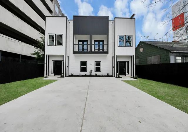 Listing Photo 4 - Condo for sale in building located at 3609 Beulah St, Houston, TX 77004 - Unit #AB