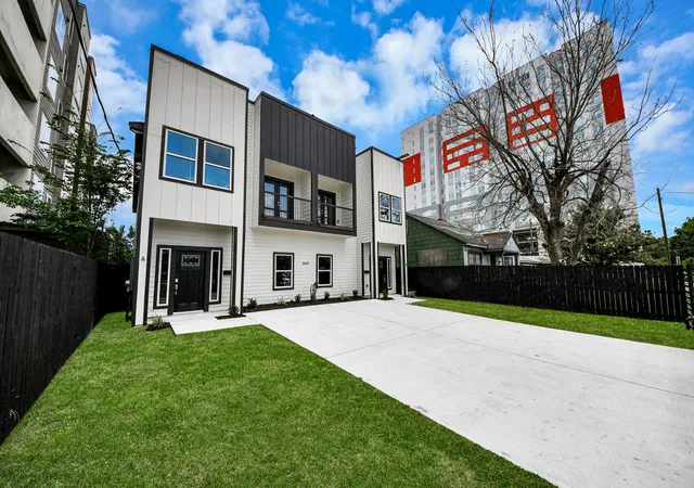Listing Photo 5 - Condo for sale in building located at 3609 Beulah St, Houston, TX 77004 - Unit #AB