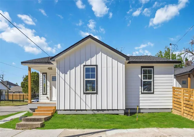 Photo 1 of Single family home for sale at 1501 Cavalcade St, Houston, TX 77009 | MLS# 8680683 | Listing updated on 2026-09-18