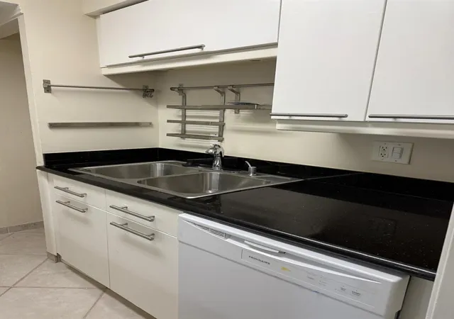 5th image of 6410 Del Monte Dr, Houston, TX 77057