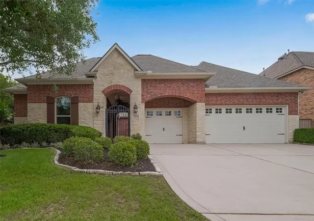 Photo 3 of Single family home for sale at 2711 King Point View Ln, Spring, TX 77388 | MLS# 76406599 | Listing updated on 2026-09-02