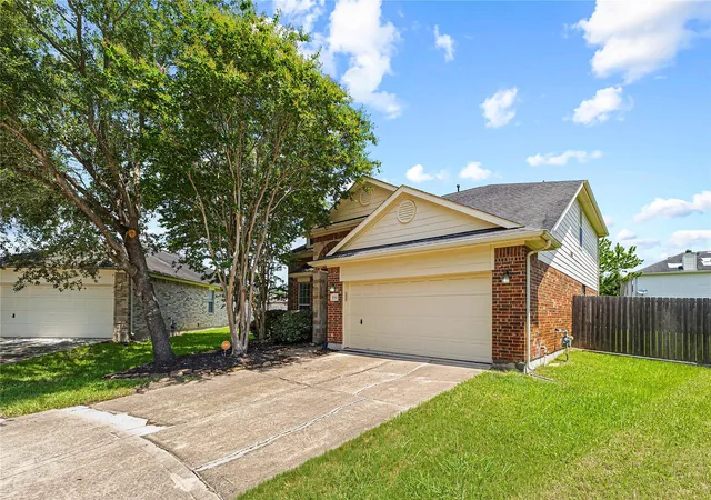 Photo 2 of Single family home for sale at 2701 Shallow Fls Ct, Pearland, TX 77584 | MLS# 59148557 | Listing updated on 2026-09-17