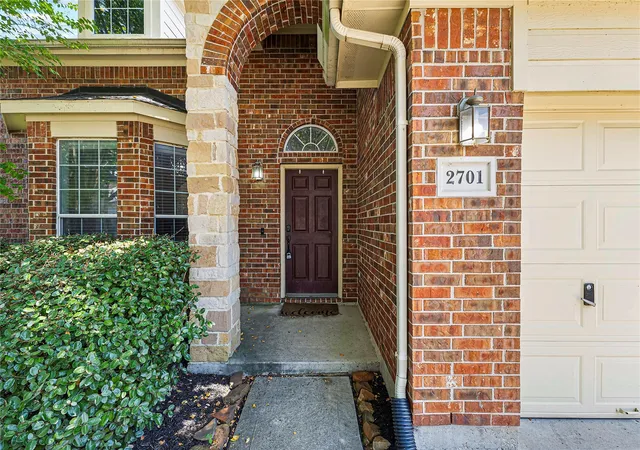 Photo 3 of Single family home for sale at 2701 Shallow Fls Ct, Pearland, TX 77584 | MLS# 59148557 | Listing updated on 2026-09-17