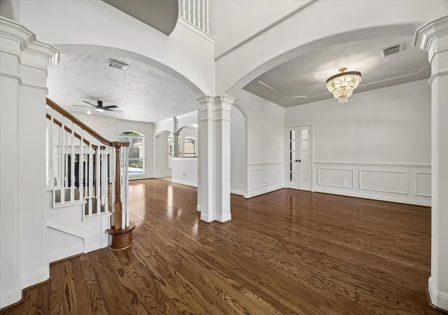 4th image of 2010 Shepherds Pl, Sugar Land, TX 77479 | MLS# 35680877