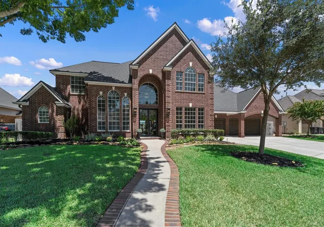 Photo 4 of Single family home for sale at 15206 Hilltop View Dr, Cypress, TX 77429 | MLS# 74329744 | Listing updated on 2026-09-21