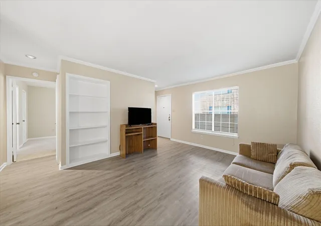 Photo 1 of Sale Pending at 2350 Bering Dr #121, Houston, TX 77057 | MLS# 54851742 | Listing updated on 2026-09-03