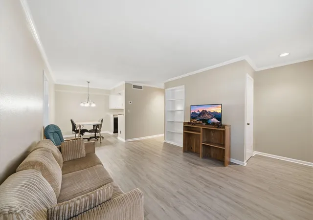 Photo 2 of Sale Pending at 2350 Bering Dr #121, Houston, TX 77057 | MLS# 54851742 | Listing updated on 2026-09-03