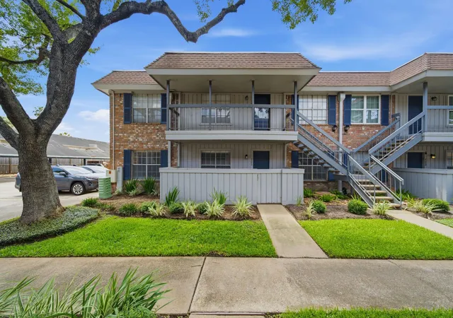 Photo 3 of Sale Pending at 2350 Bering Dr #121, Houston, TX 77057 | MLS# 54851742 | Listing updated on 2026-09-03