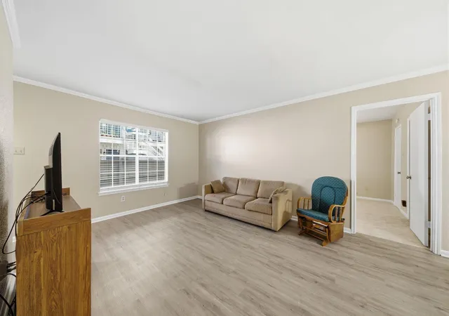 Photo 4 of Sale Pending at 2350 Bering Dr #121, Houston, TX 77057 | MLS# 54851742 | Listing updated on 2026-09-03